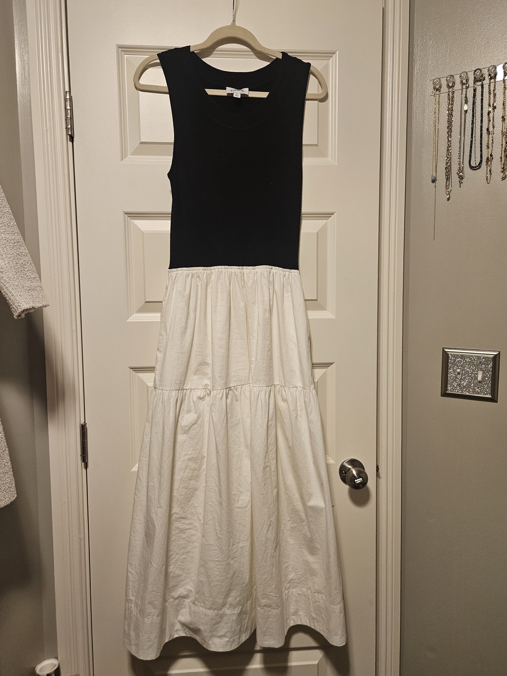 Evereve Black & White Sleeveless Tiered Maxi Dress
